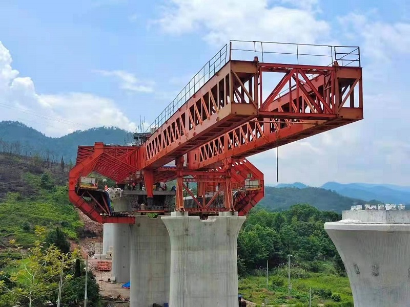 吉林通化架桥机厂家 协同架设 筑牢整体：轮胎式架桥机配套湿接缝与横隔梁施工技术要点