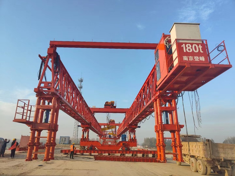 新疆喀什半门式起重机厂家 半门式起重机事故案例分析：风险诱因与防控镜鉴​