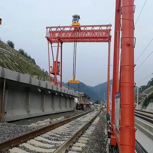 湖南益阳龙门吊厂家 锈迹新生：城市更新中旧工业区龙门吊的保留与改造实践