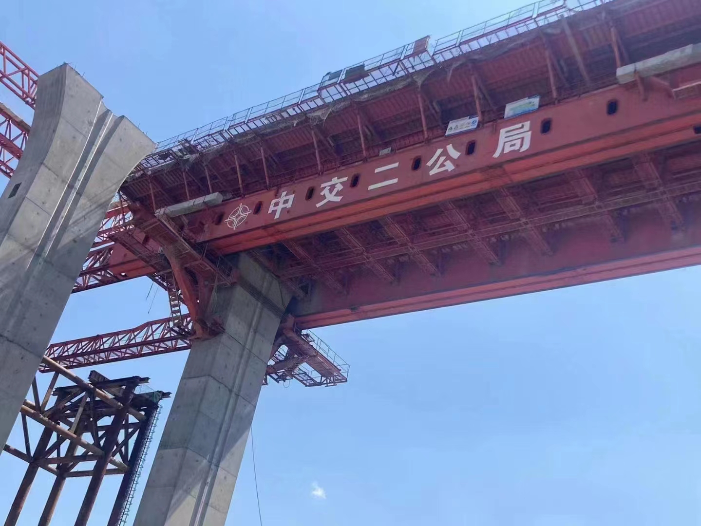 云南普洱移动模架厂家 下行式移动模架标准化施工与安全管理体系构建