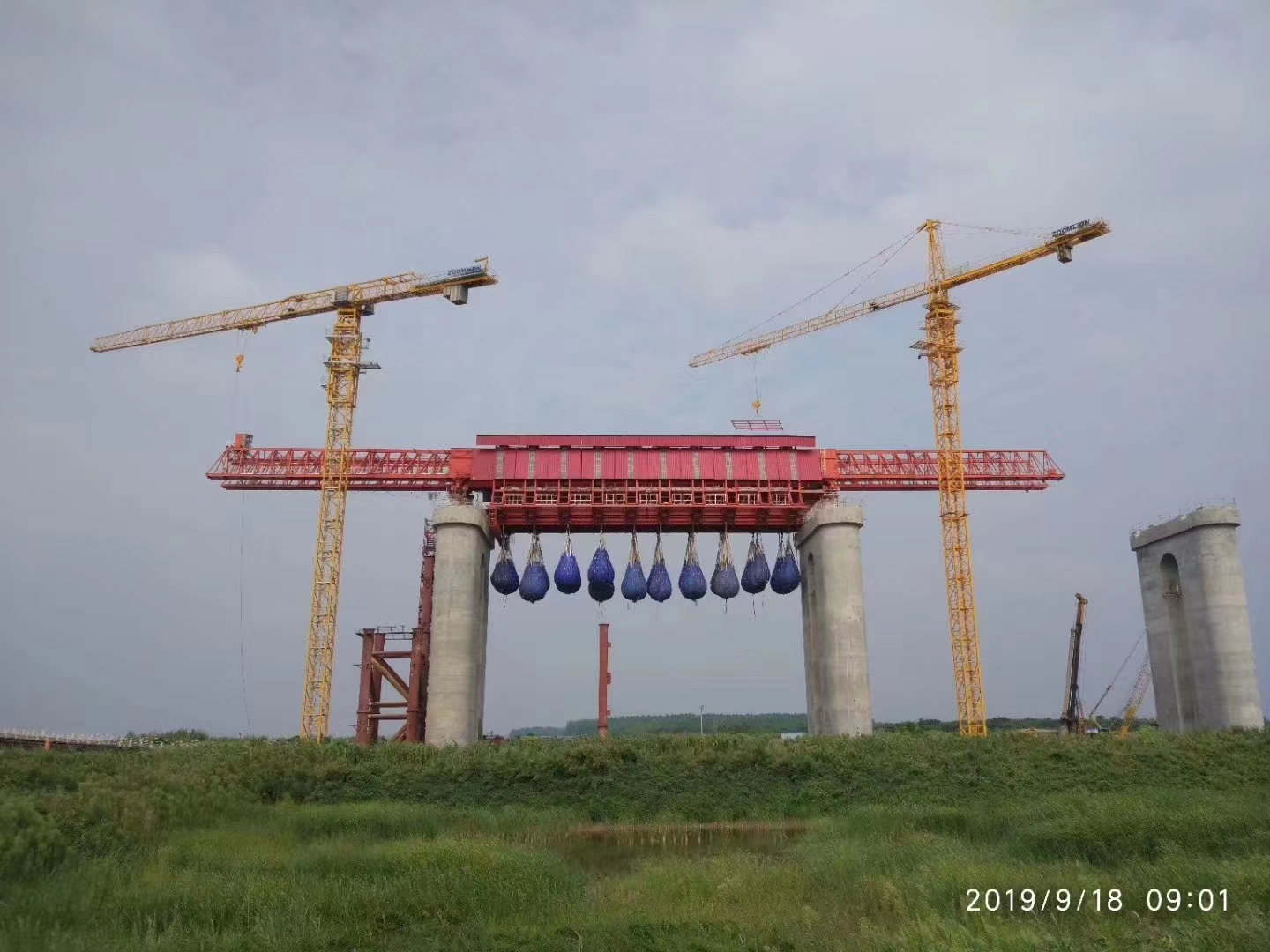 云南保山移动模架厂家 下行式移动模架大体积混凝土浇筑施工要点与温控策略