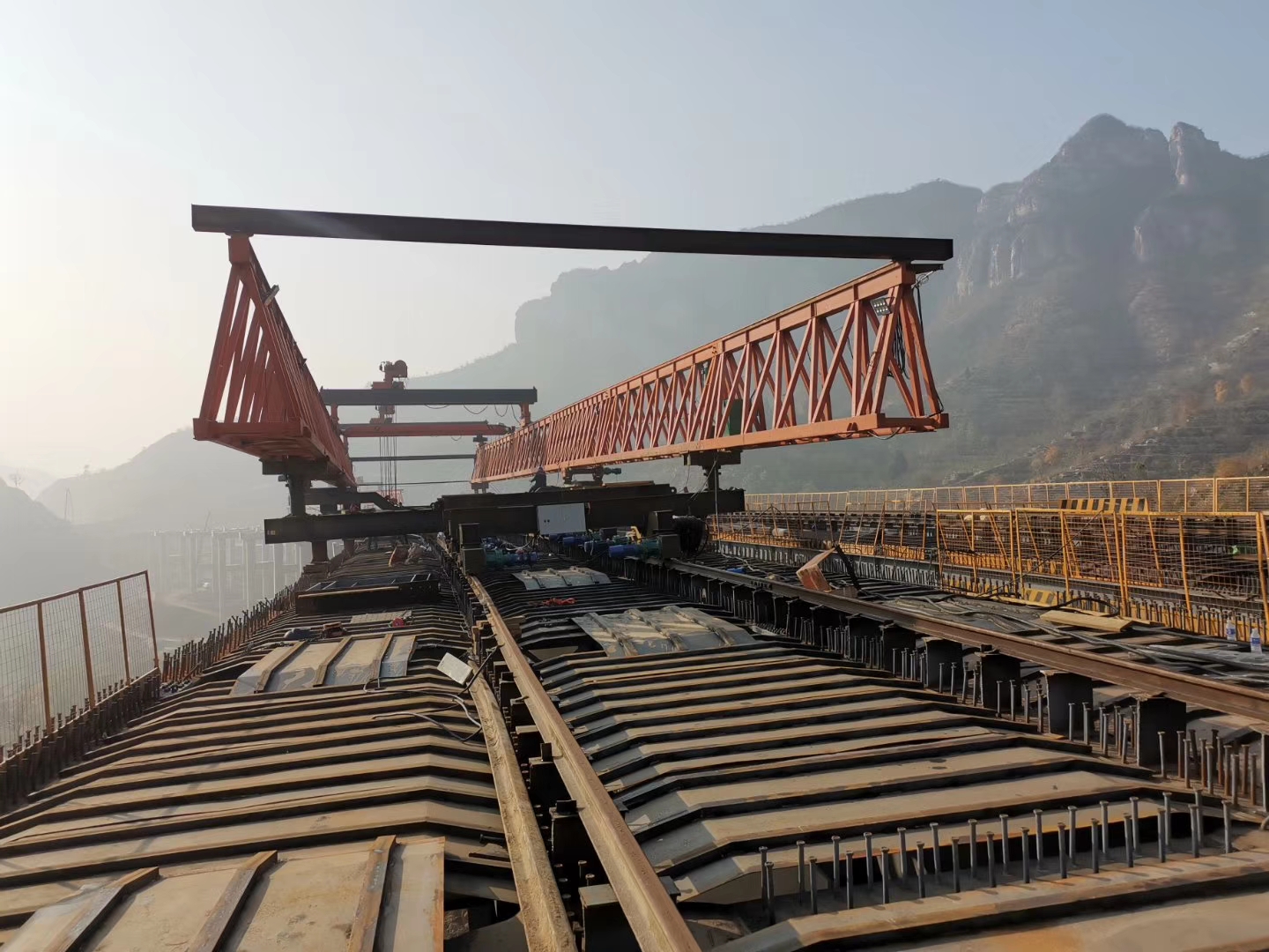 陕西渭南架桥机厂家 智控中枢牵千臂 钢脑稳驭架通途——架桥机电气与智能控制系统解析