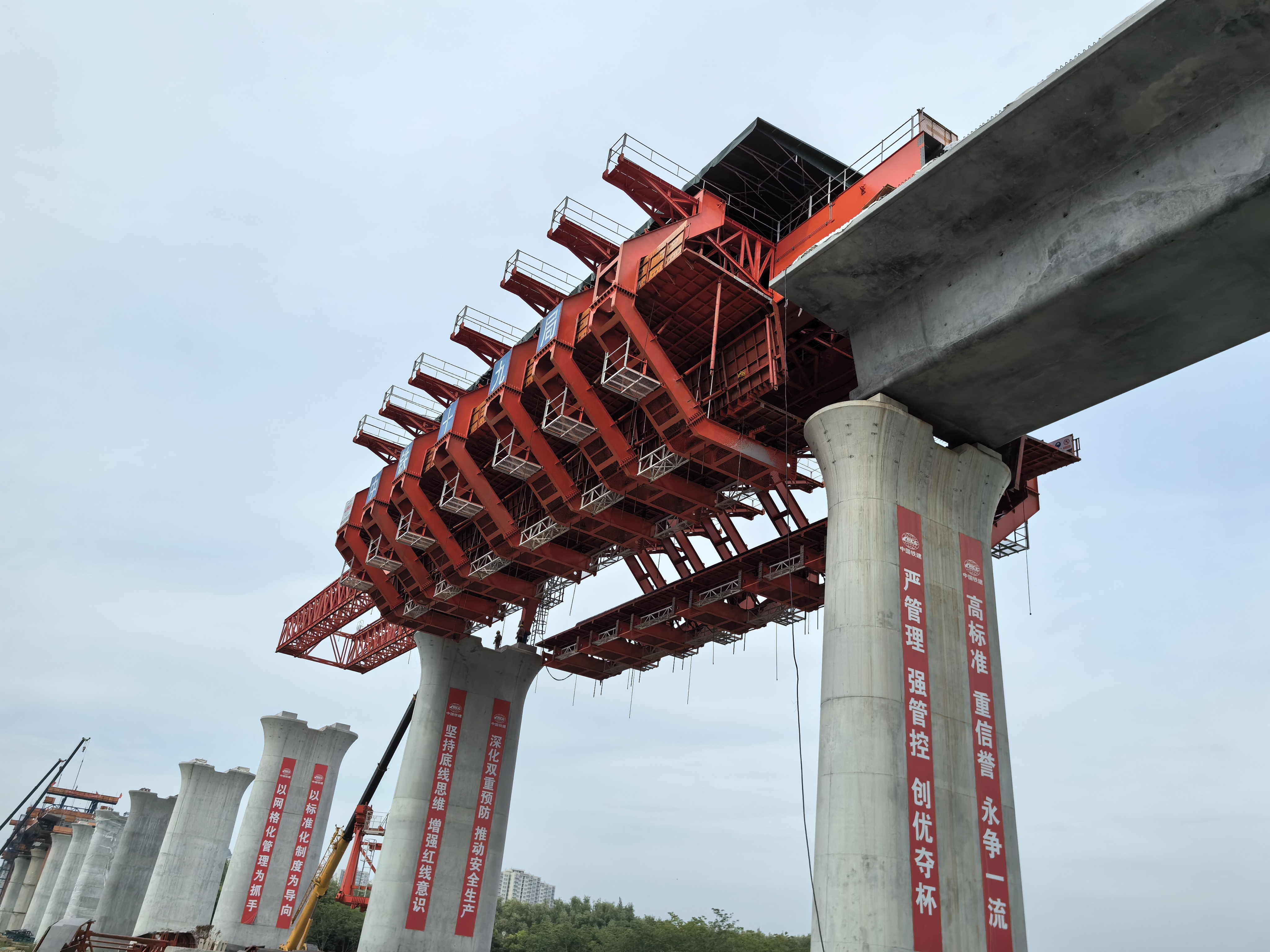 黑龙江七台河移动模架厂家 上行式移动模架沉降监测管控