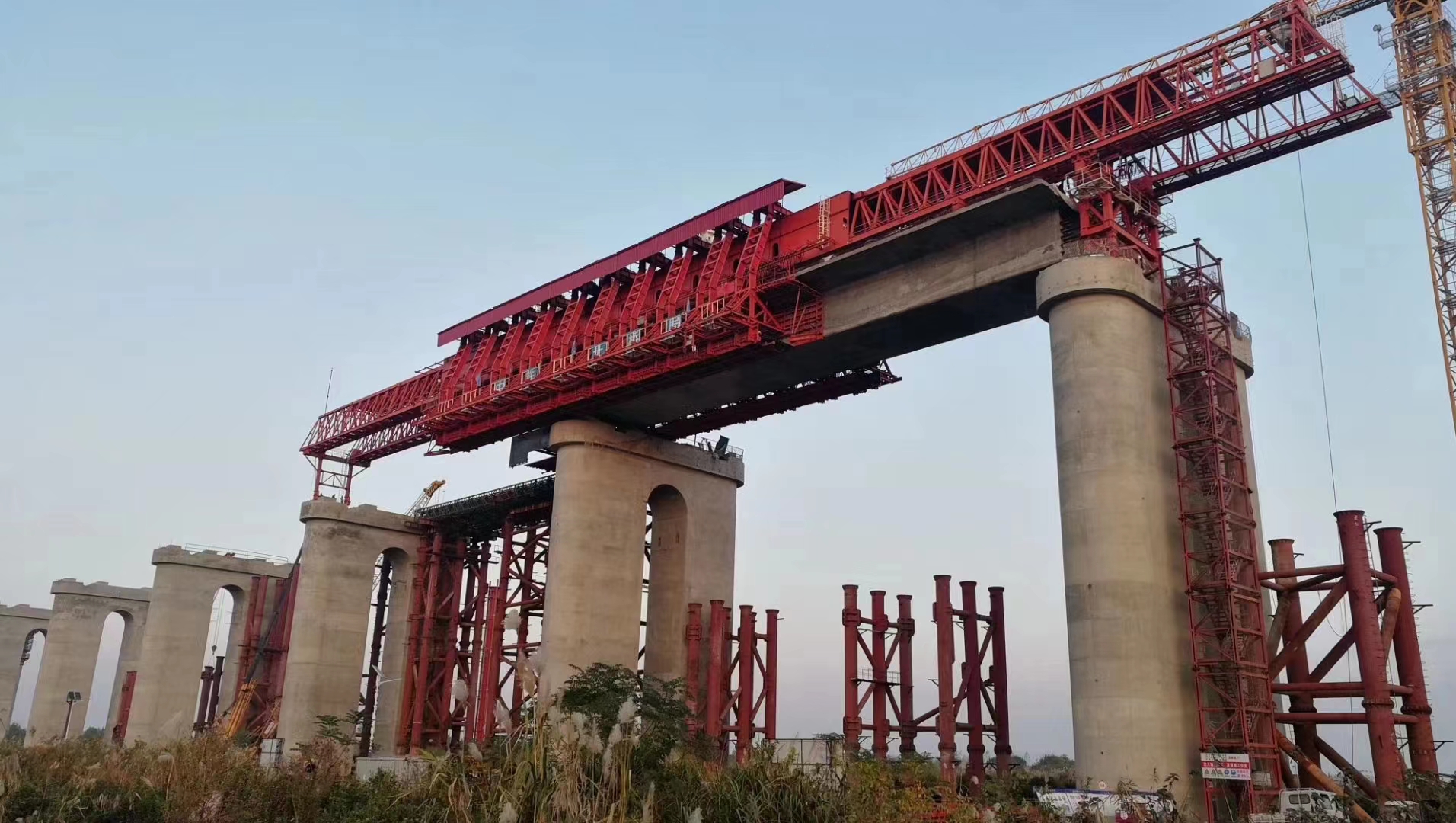 广东韶关移动模架厂家 滑移轨道：材质与润滑的行走护航设计